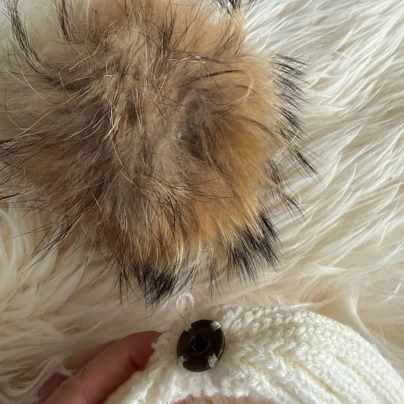 Cozy Cream Knit rabbit Pom-Pom Beanie - Picture 3 of 3